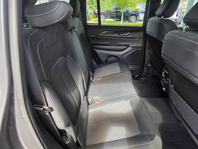 Used 2025 Jeep Grand Cherokee Laredo X w/ Luxury Tech Group I AWD/4WD image 14
