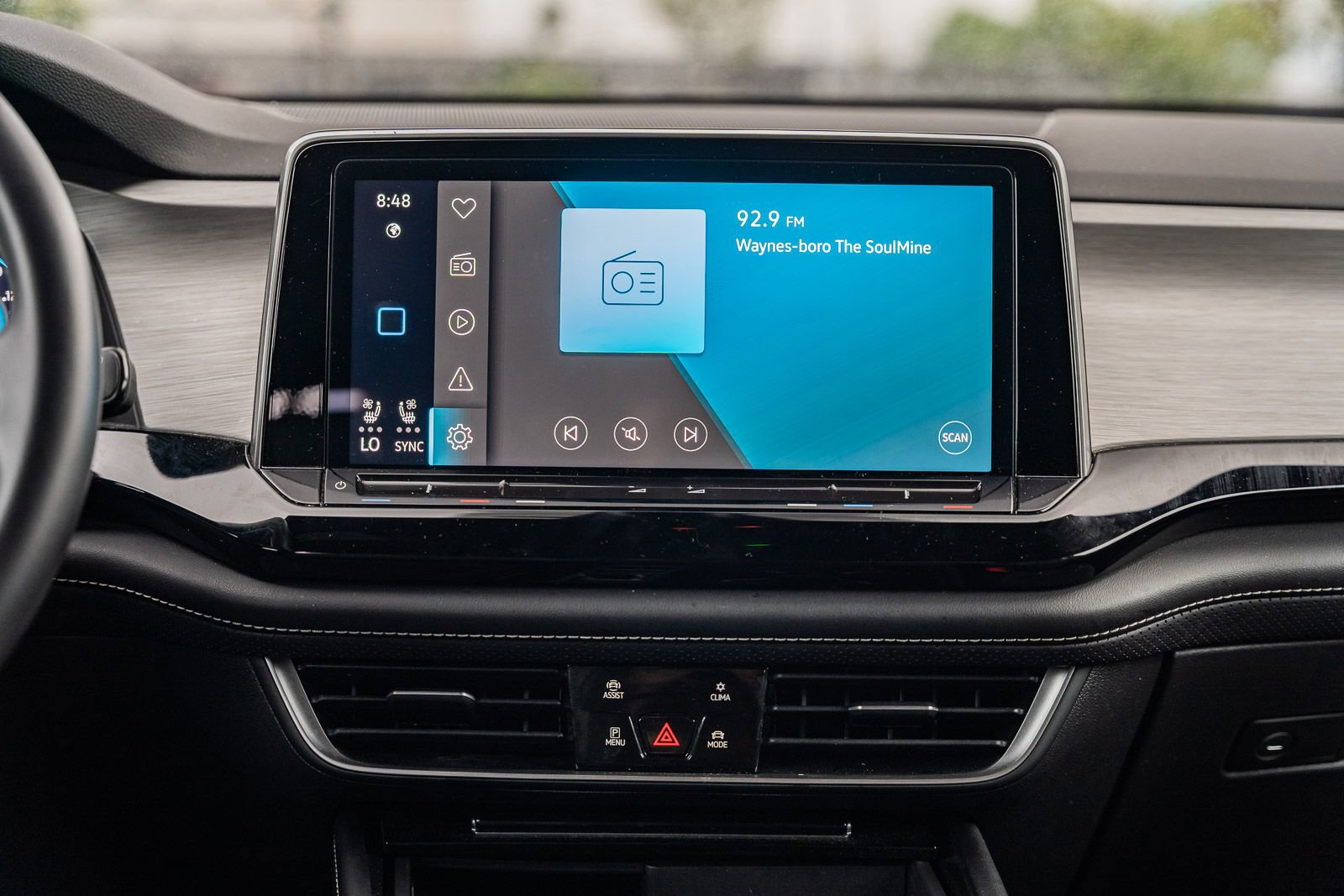 Used 2024 Volkswagen Atlas Cross Sport SE image 32