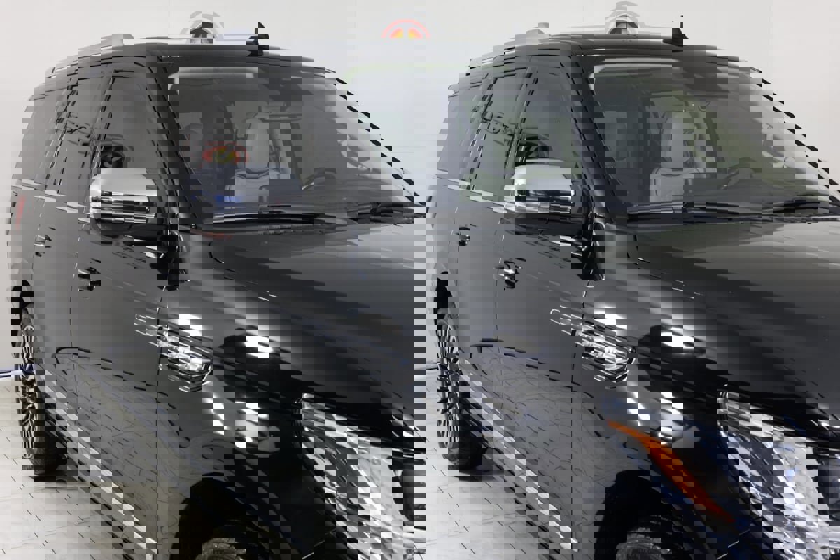 Used 2020 Lincoln Navigator L Black Label w/ Cargo Convenience Package image 39