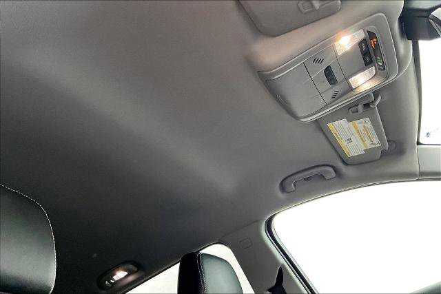 Used 2024 GMC Terrain SLT image 21