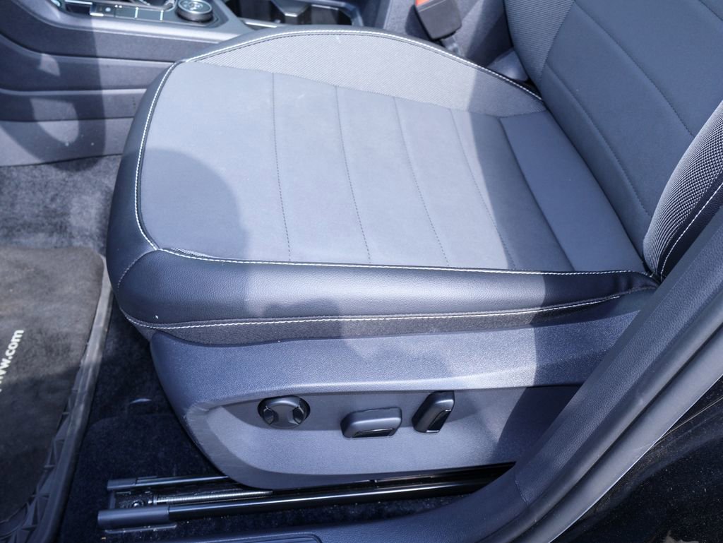 Certified 2022 Volkswagen Taos SE AWD/4WD image 12