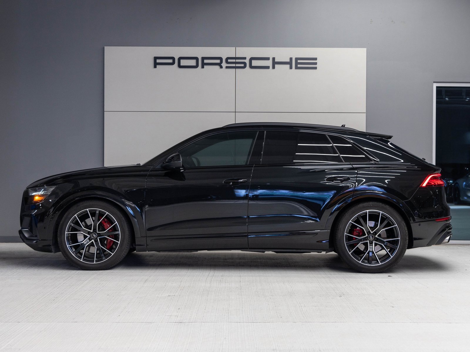 Used 2022 Audi SQ8 Prestige w/ Prestige Package image 2