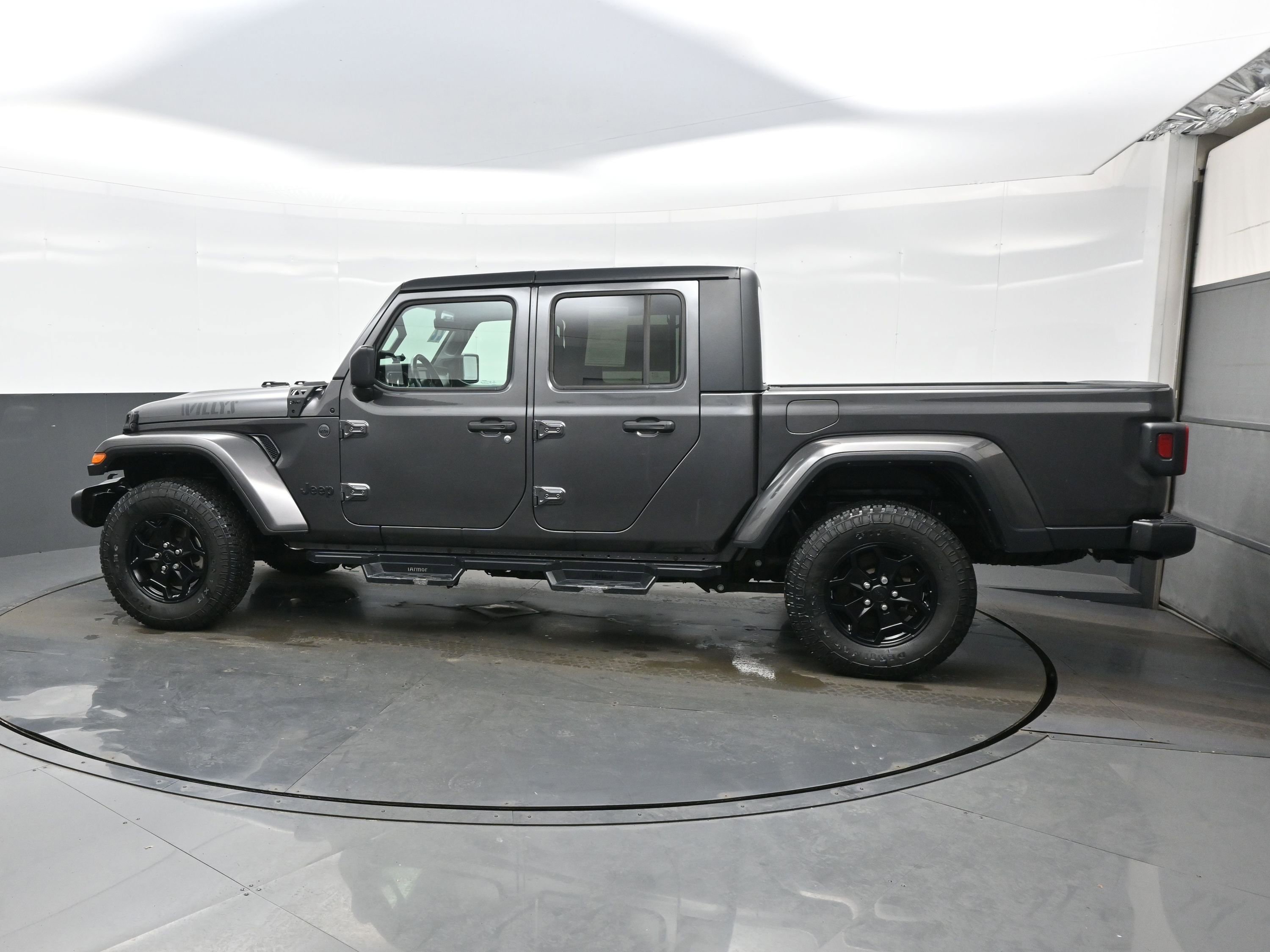 Used 2022 Jeep Gladiator Willys image 3