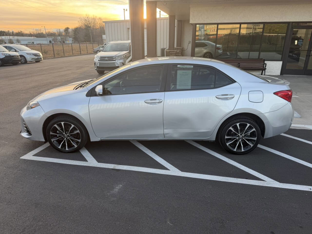 Used 2018 Toyota Corolla SE FWD image 3