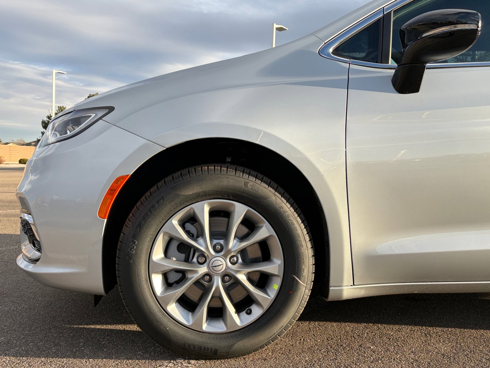 New 2026 Chrysler Pacifica Select AWD/4WD image 10