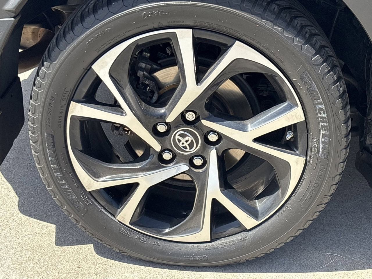 Used 2018 Toyota C-HR XLE FWD image 7