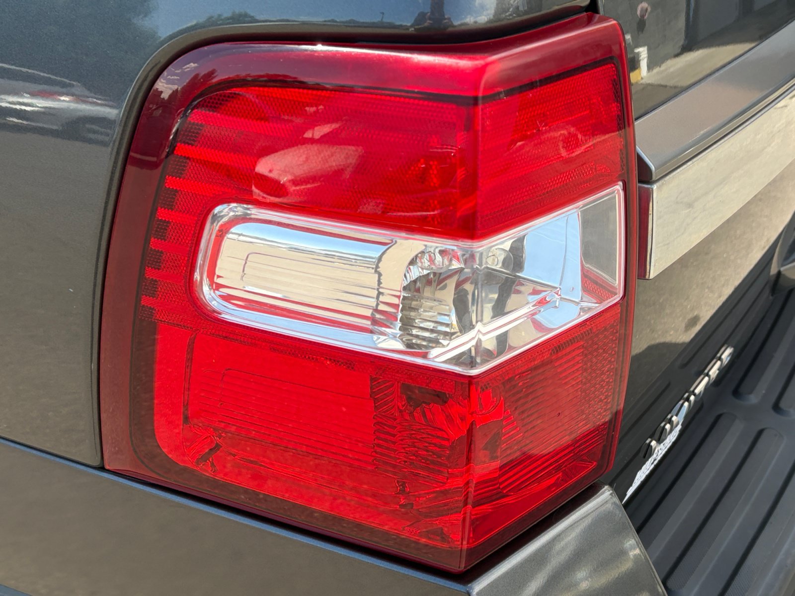 Used 2017 Ford Expedition Limited w/ Equipment Group 301A AWD/4WD image 27