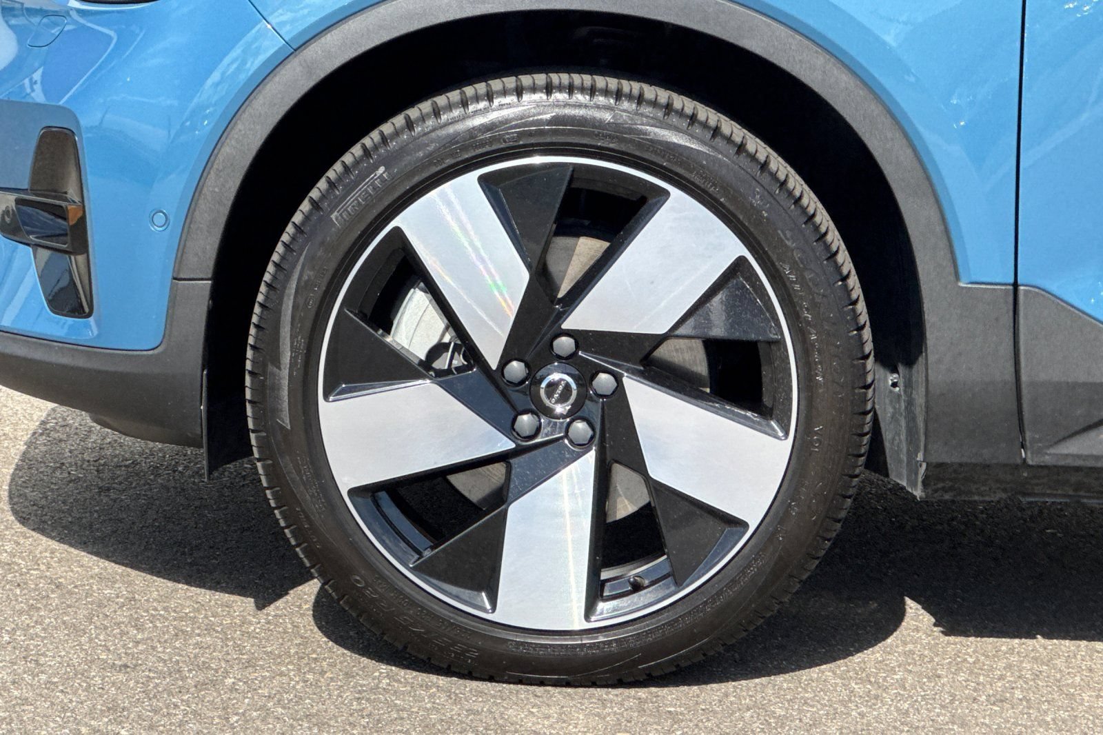 Used 2023 Volvo XC40 Recharge Ultimate AWD/4WD image 31