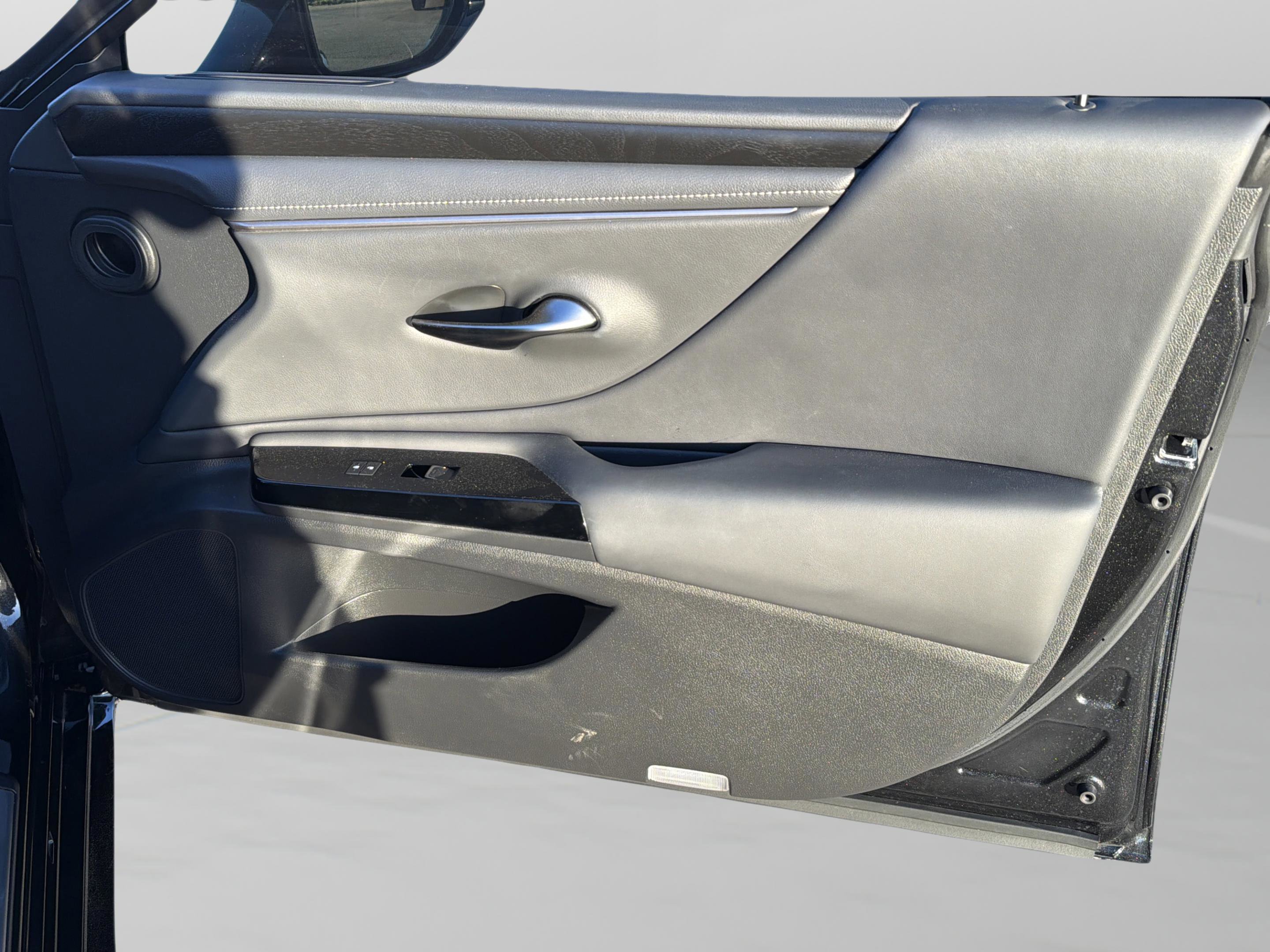 Used 2024 Lexus ES 350 w/ Premium Package image 30