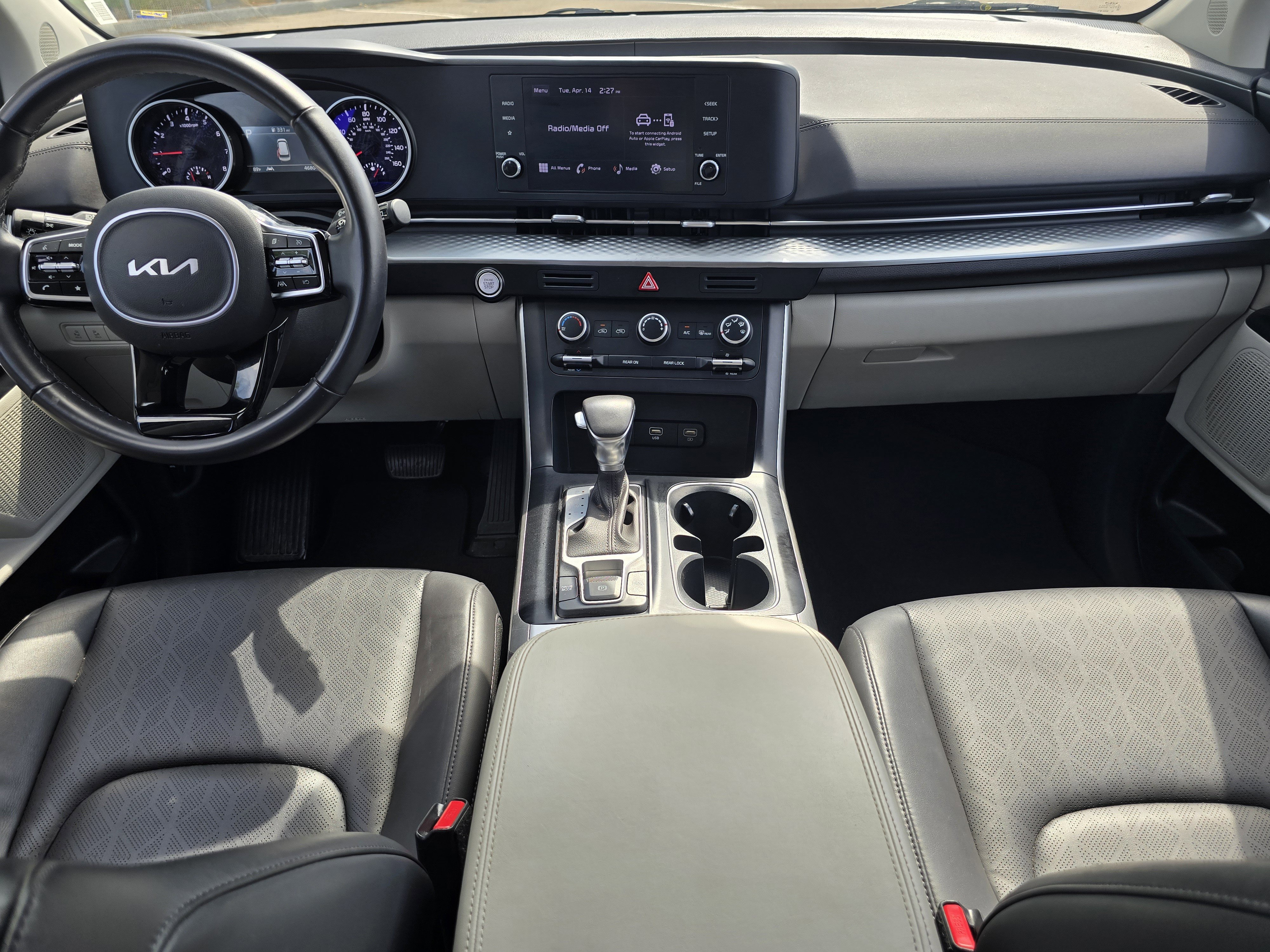 Used 2024 Kia Carnival LX image 12