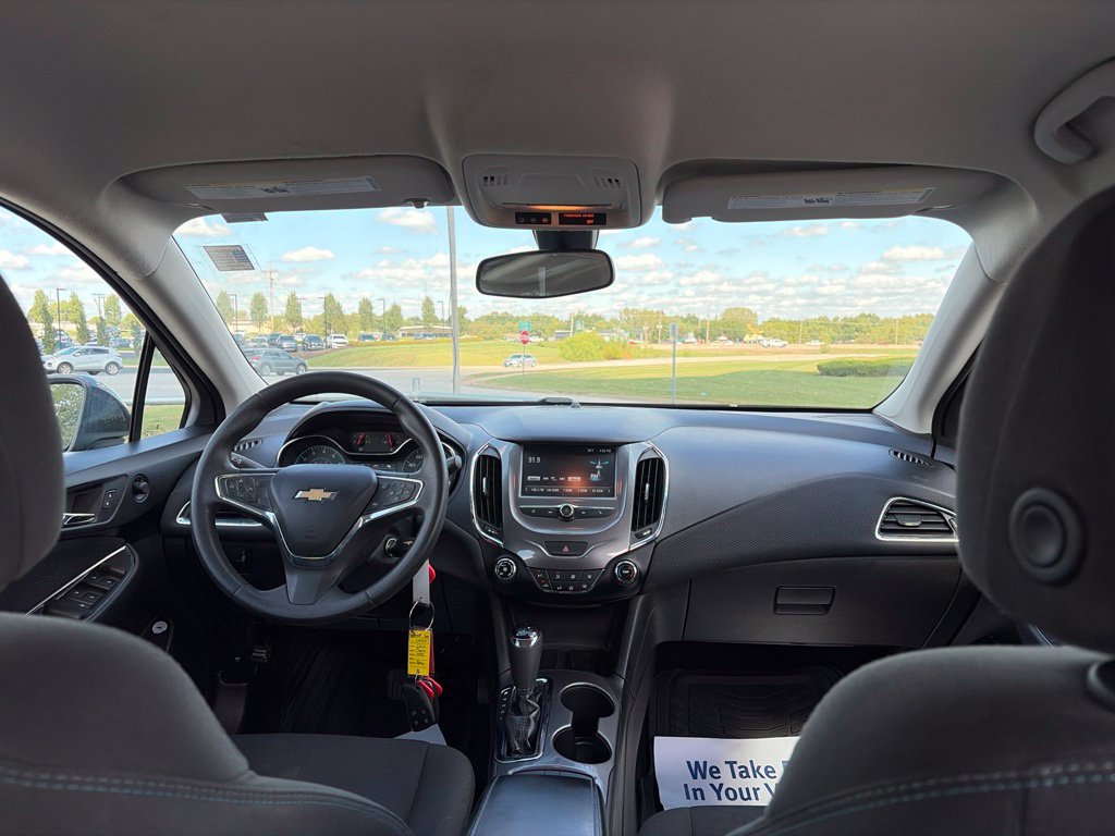 Used 2017 Chevrolet Cruze LT FWD image 31