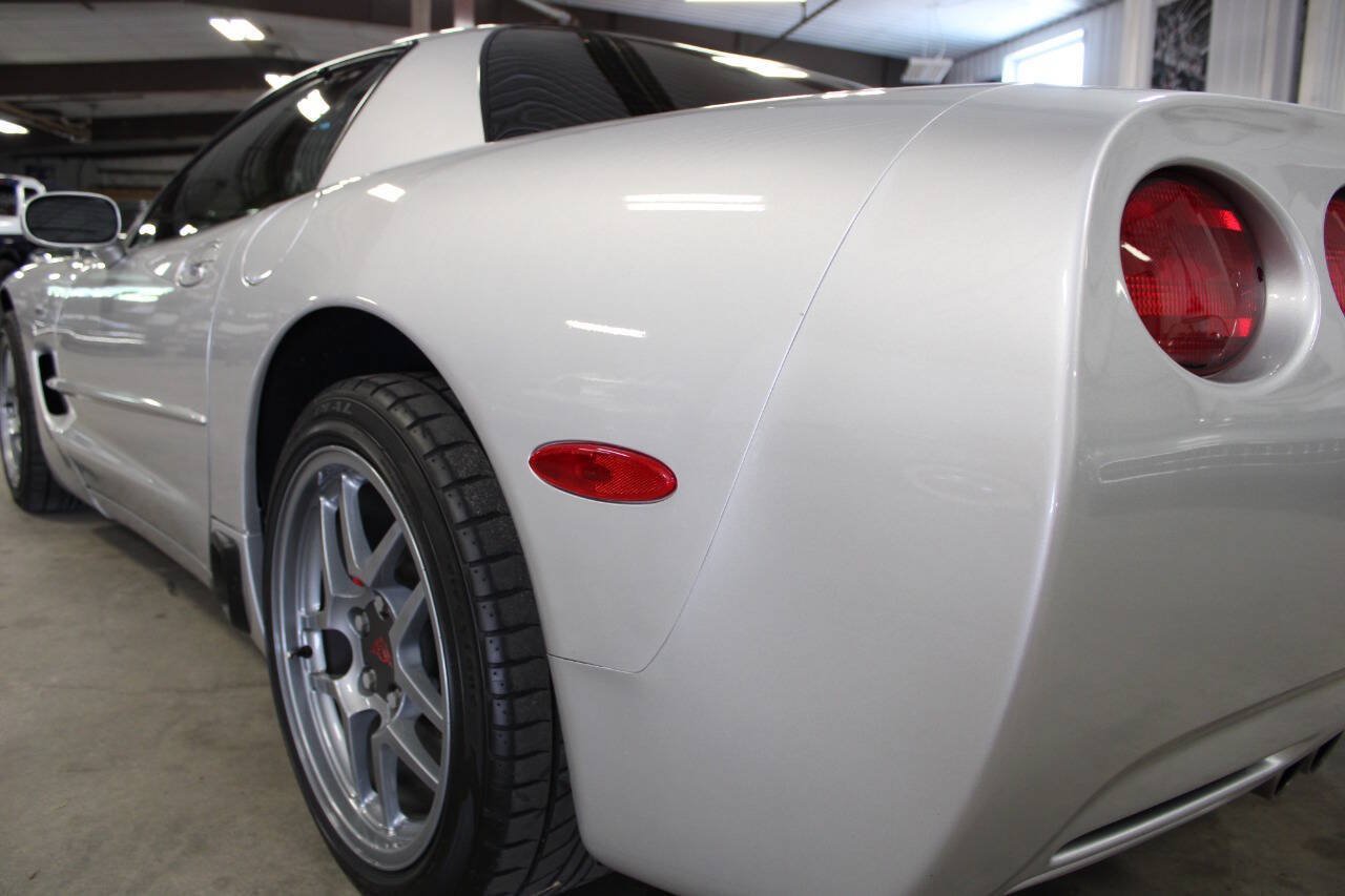 Used 2001 Chevrolet Corvette Z06 w/ Memory Pkg RWD image 12