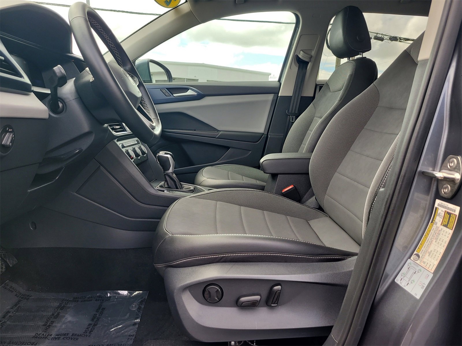 Used 2022 Volkswagen Taos SE image 17