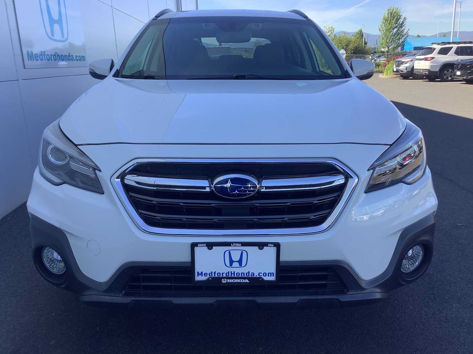 Used 2019 Subaru Outback 3.6R Touring w/ Popular Package #3A AWD/4WD image 9