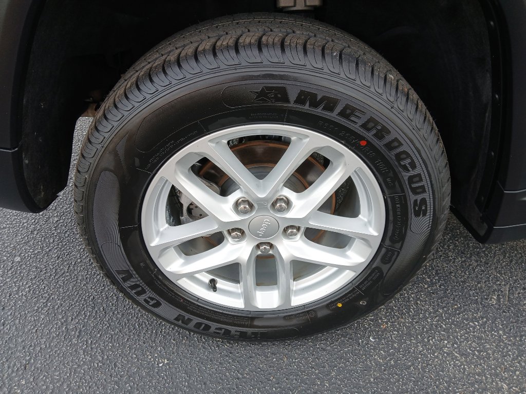 Certified 2023 Jeep Grand Cherokee Laredo X image 19