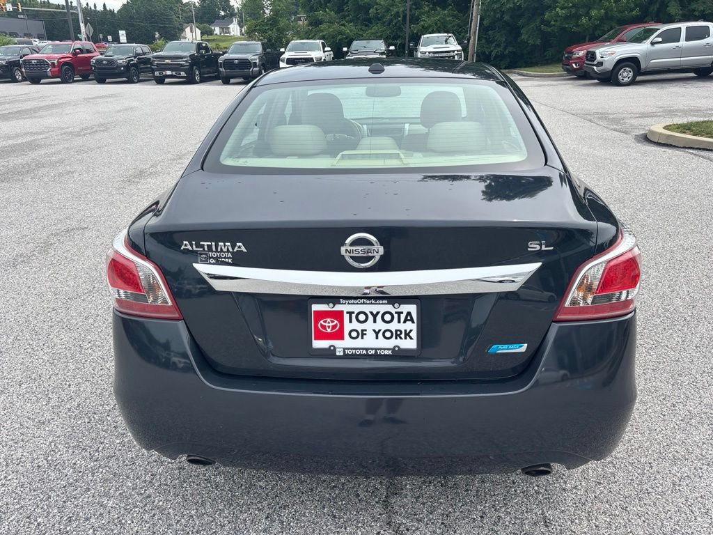 Used 2013 Nissan Altima 2.5 SL w/ 2.5 Moonroof Pkg FWD image 4