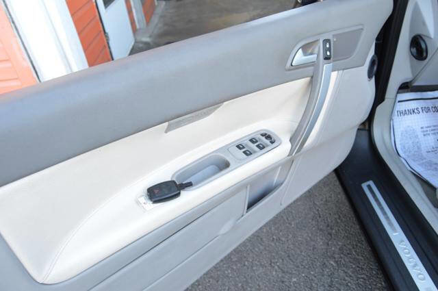 Used 2011 Volvo C70 T5 w/ Convenience Pkg image 51