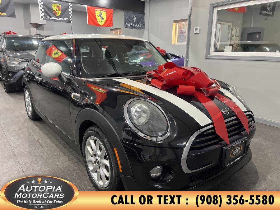 Used 2019 MINI Cooper 2-Door Hardtop w/ Storage Package image 7