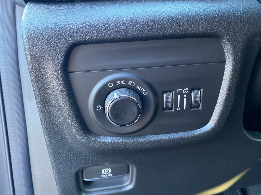 New 2025 Jeep Grand Cherokee L Altitude image 14