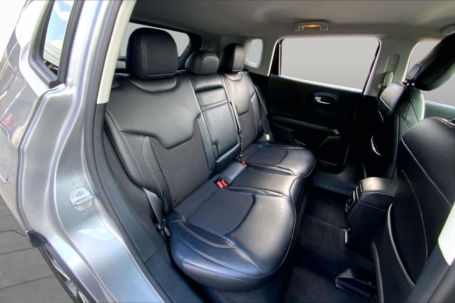 Used 2018 Jeep Compass Latitude w/ Popular Equipment Group FWD image 20
