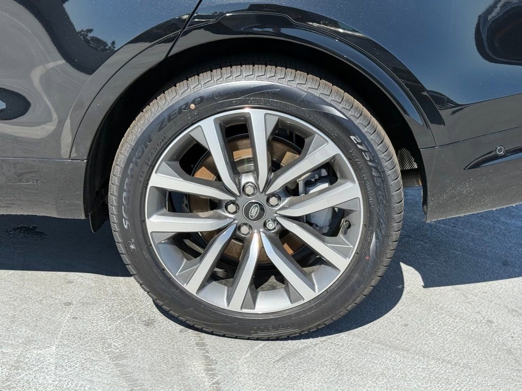 New 2025 Land Rover Discovery Dynamic SE AWD/4WD image 9