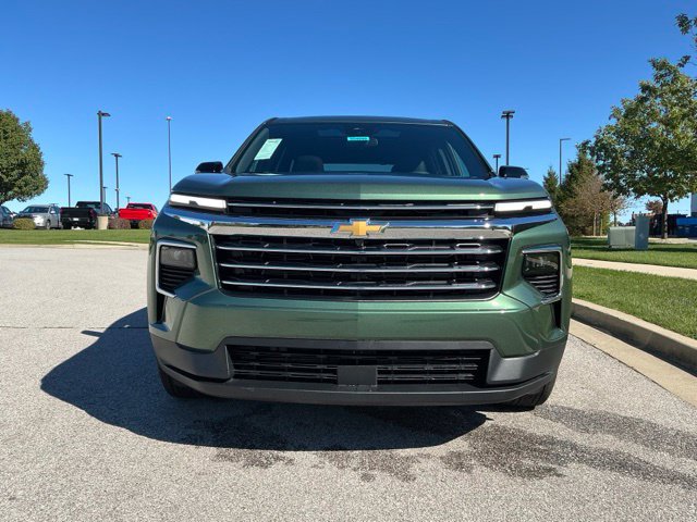 New 2027 Chevrolet Traverse LT w/ Sun and Wheel Package AWD/4WD image 8