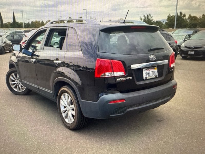Used 2011 Kia Sorento EX w/ Premium Pkg image 2