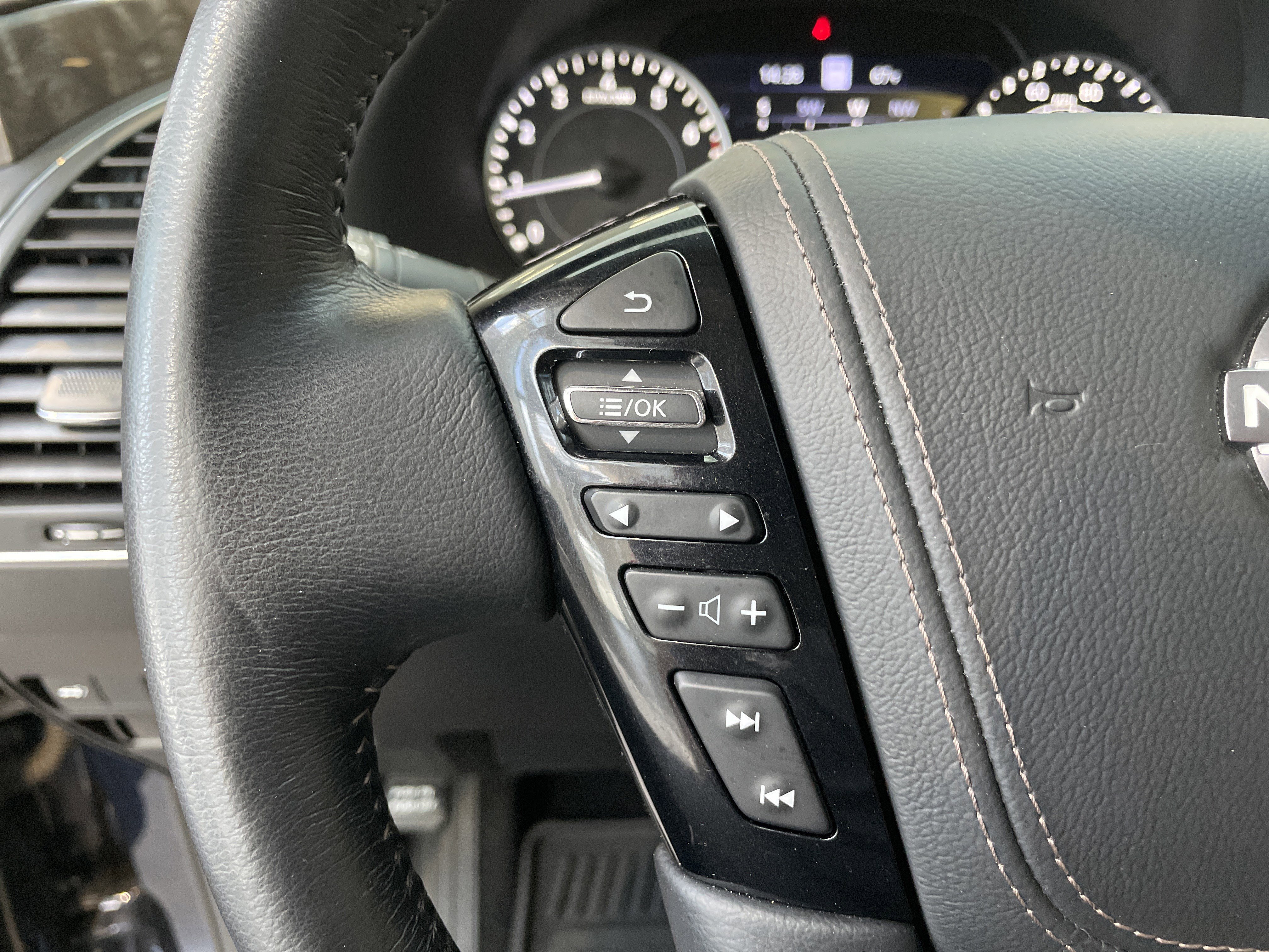 Used 2024 Nissan Armada Platinum w/ Captain's Chairs Package RWD image 21