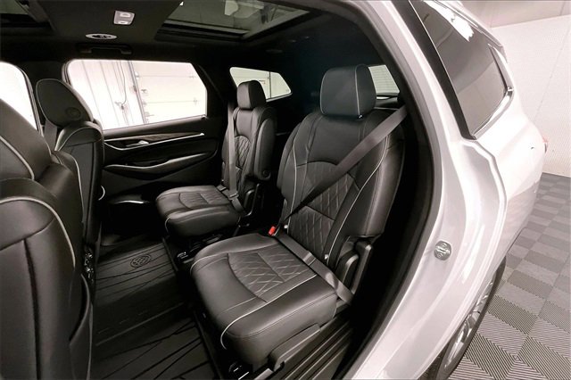 Used 2024 Buick Enclave Avenir image 21
