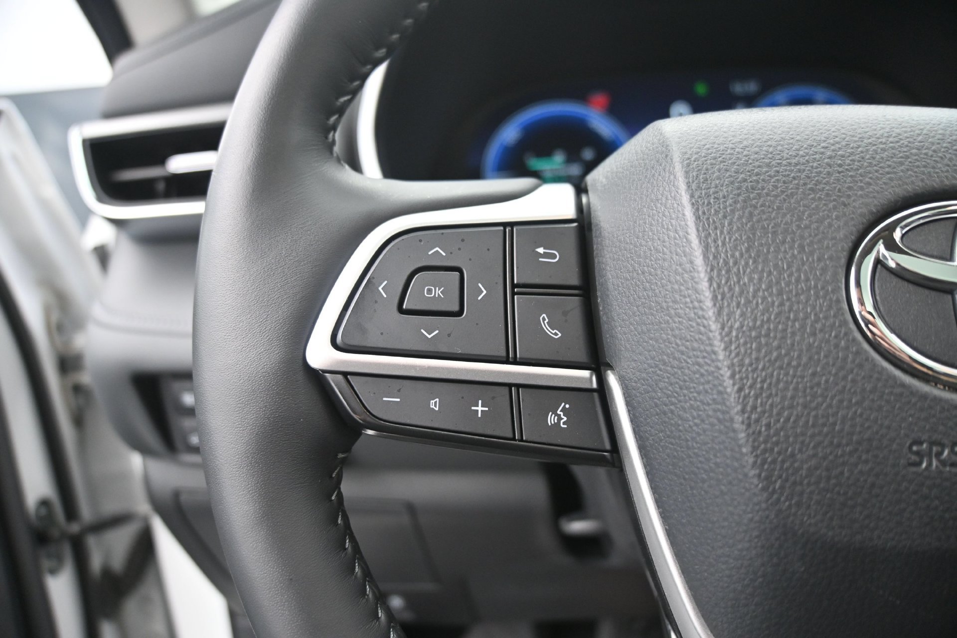 Used 2025 Toyota Highlander Platinum AWD/4WD image 31