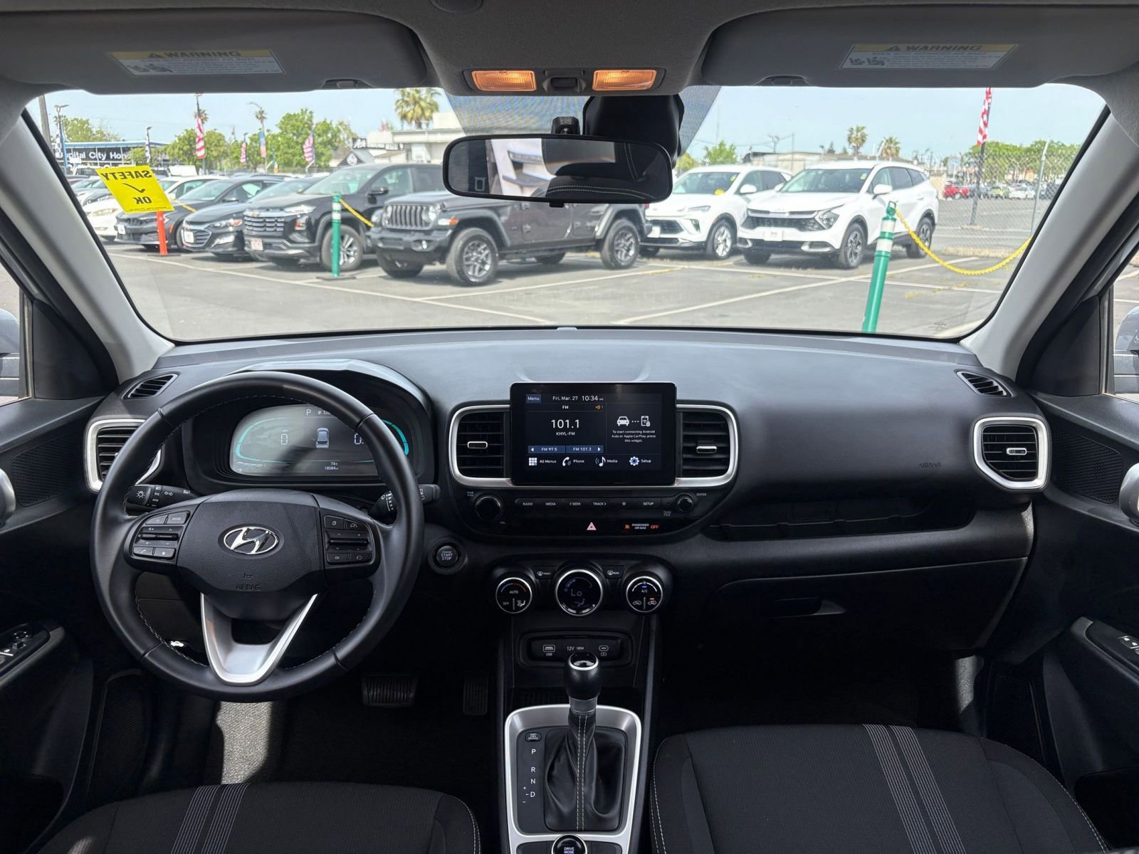 Used 2025 Hyundai Venue SEL image 33