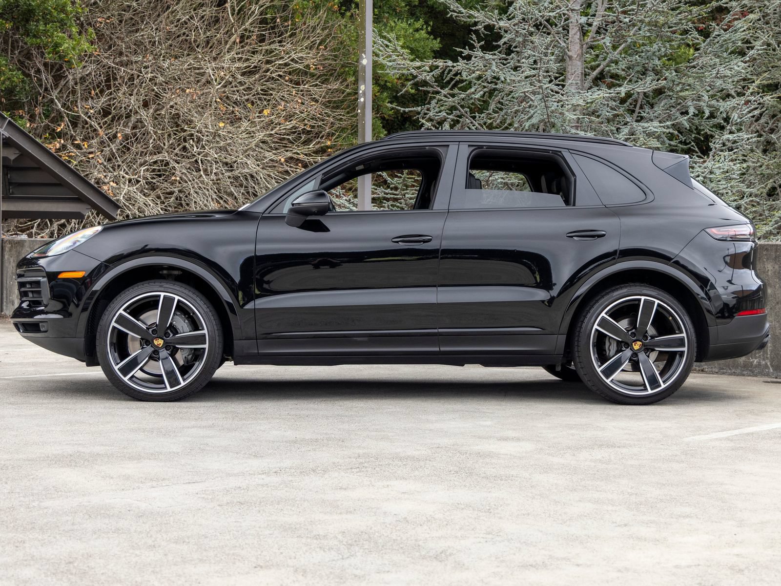 Certified 2022 Porsche Cayenne S AWD/4WD image 2