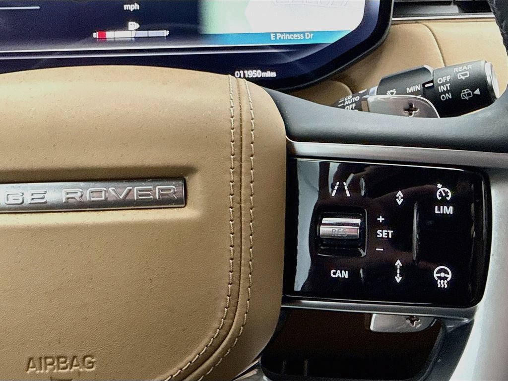Used 2024 Land Rover Range Rover SE AWD/4WD image 12