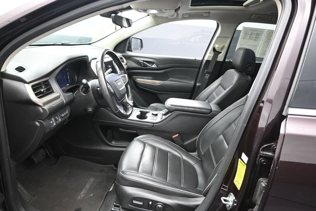 Used 2020 GMC Acadia Denali w/ Technology Package FWD image 10