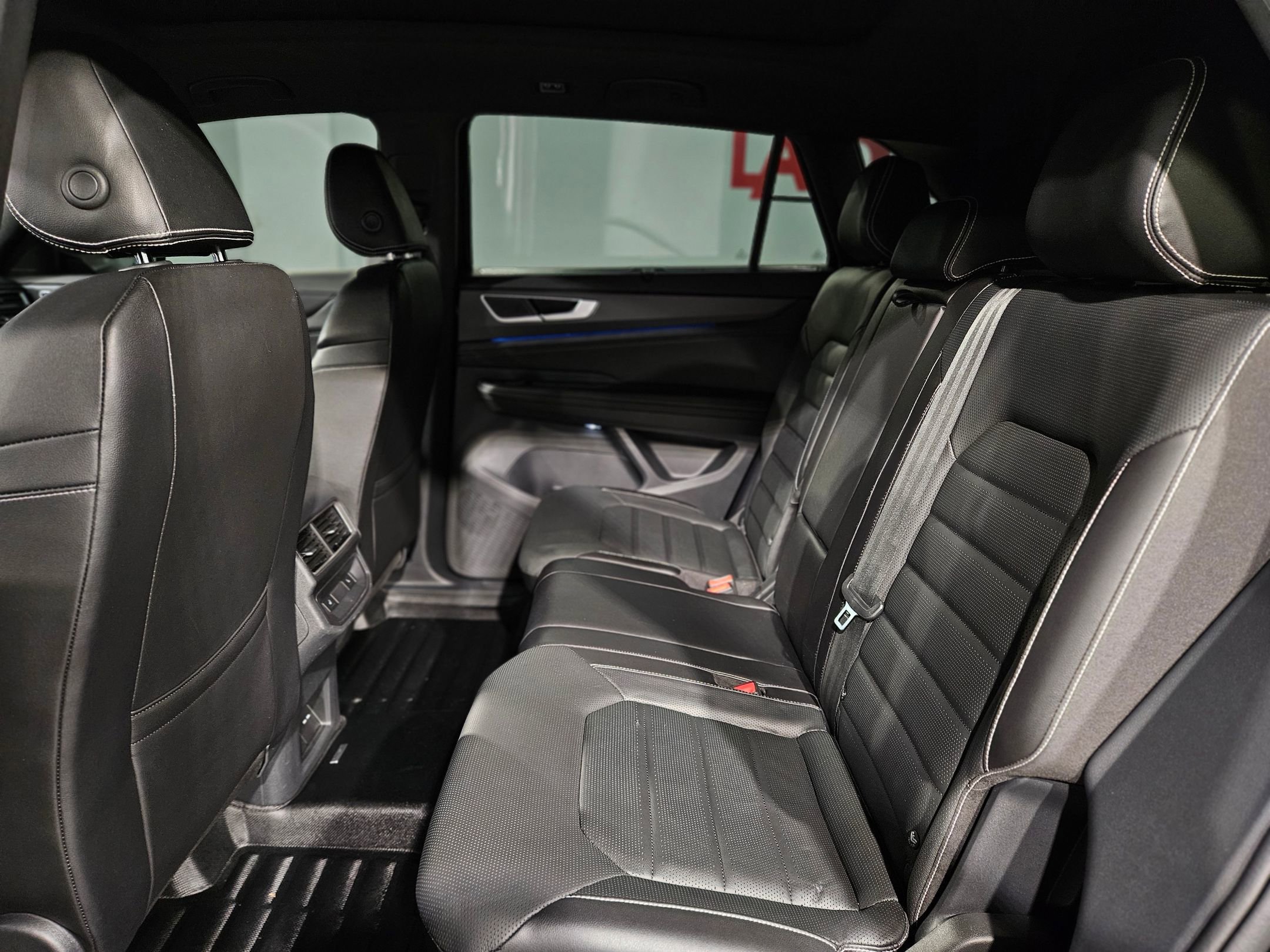 Used 2024 Volkswagen Atlas Cross Sport SEL R-Line image 36