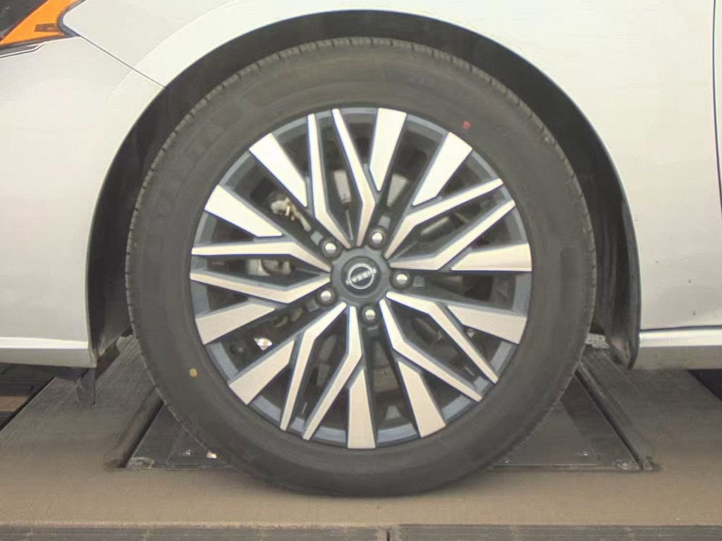 Used 2024 Nissan Altima 2.5 SV image 10