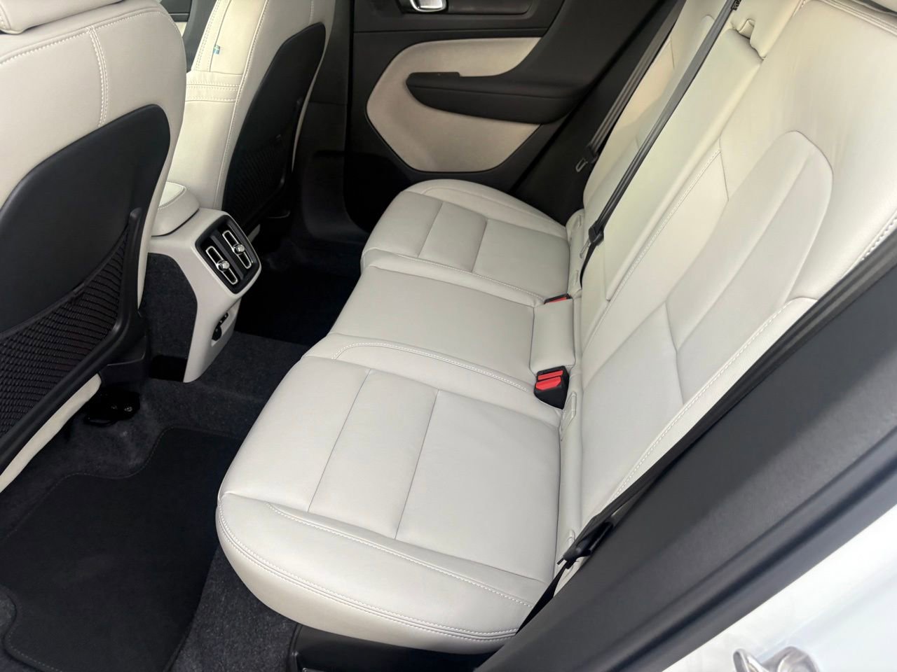 New 2026 Volvo XC40 B5 Plus w/ Protection Package Premier image 22