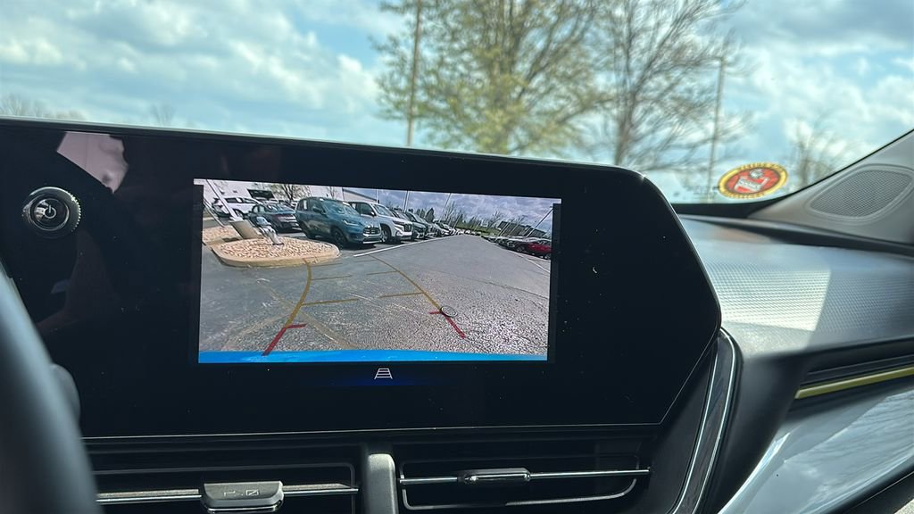 Used 2025 Chevrolet Trax LT w/ Sunroof Package image 22