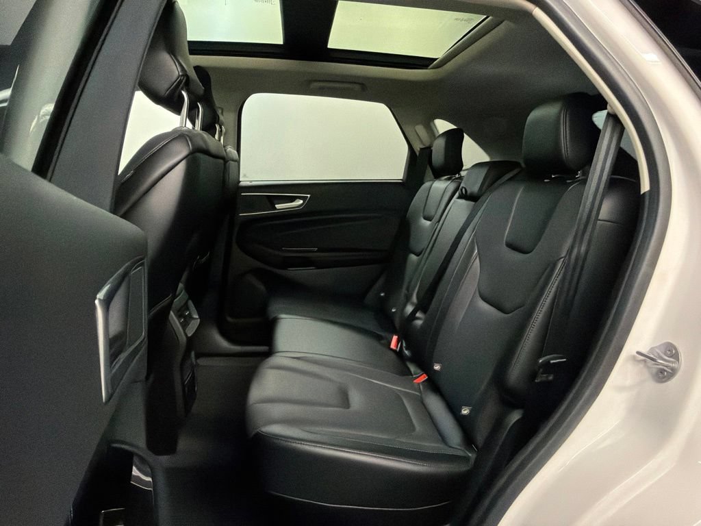Certified 2018 Ford Edge Titanium w/ Equipment Group 301A AWD/4WD image 31