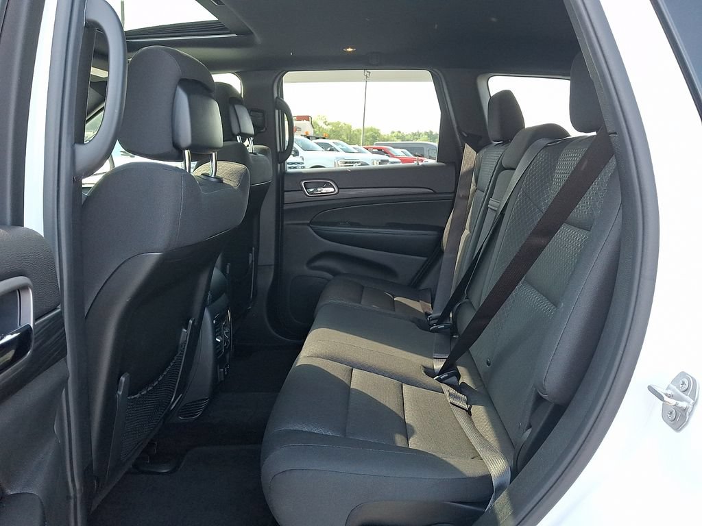 Used 2019 Jeep Grand Cherokee Laredo AWD/4WD image 10