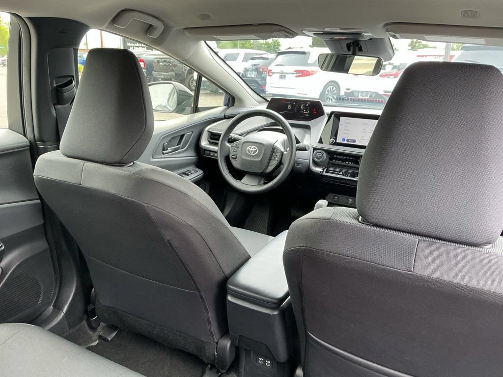 Used 2025 Toyota Prius LE FWD image 18