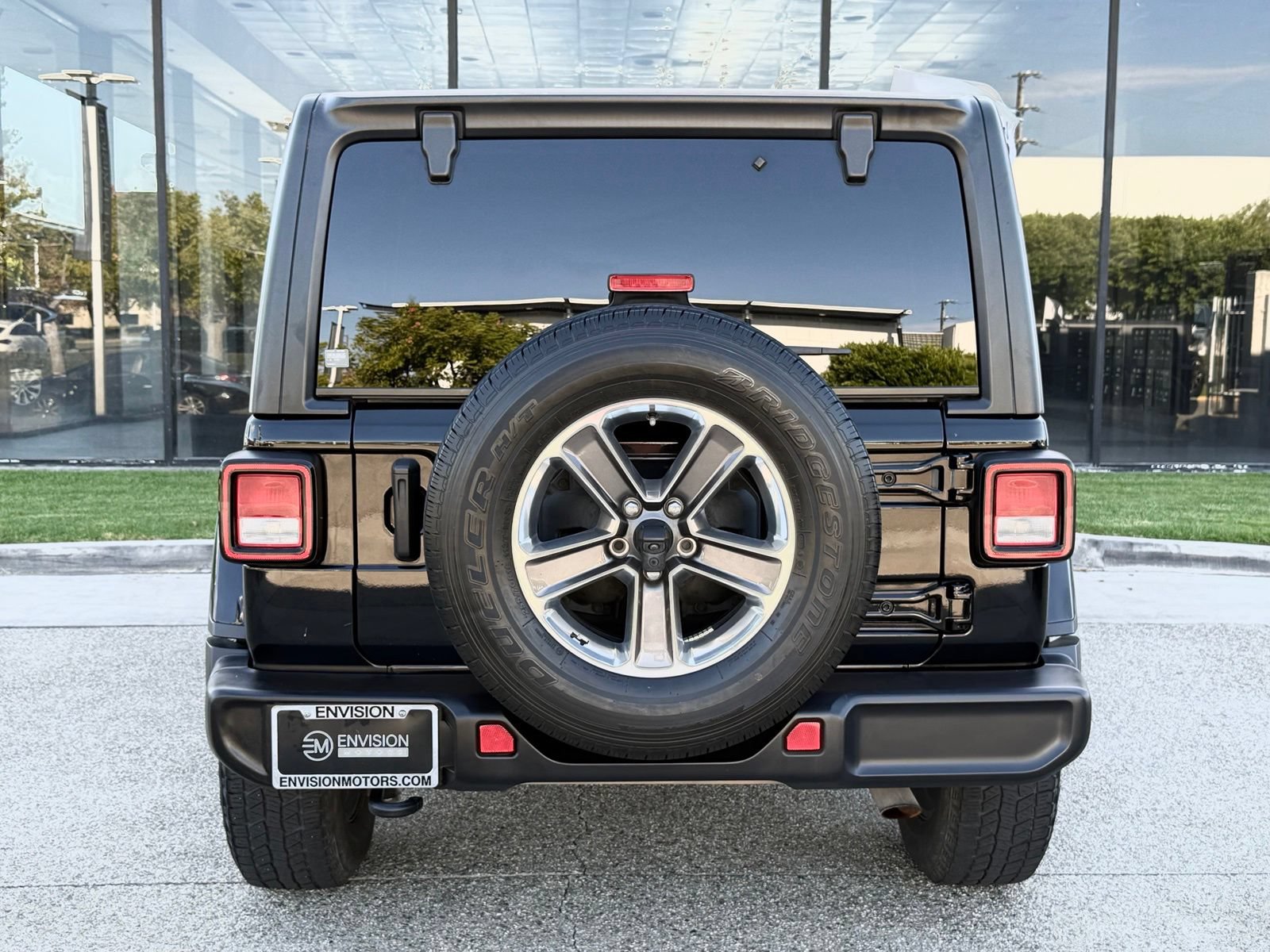 Used 2021 Jeep Wrangler Unlimited Sahara AWD/4WD image 13