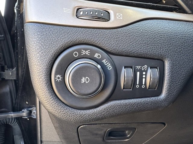 Used 2017 Jeep Cherokee High Altitude w/ Technology Group image 30