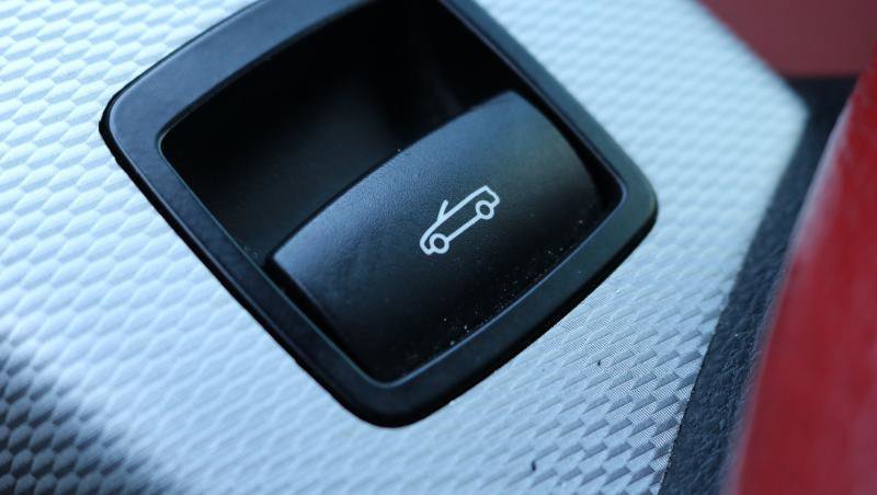 Used 2015 BMW M235i Convertible image 19