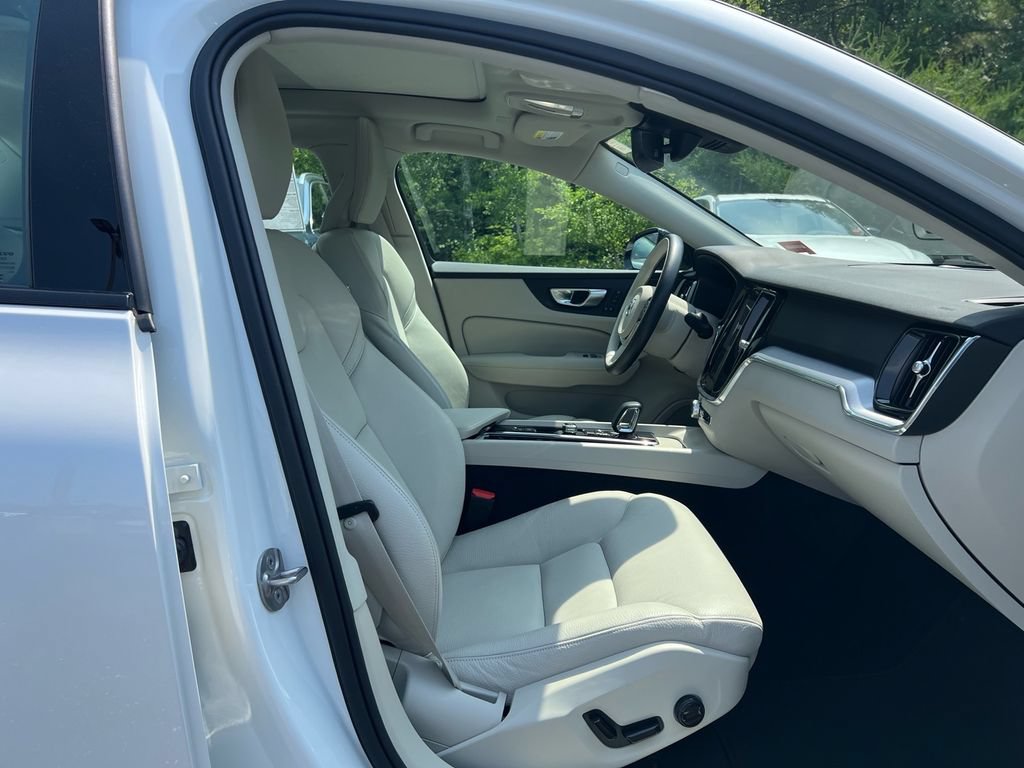 Certified 2025 Volvo S60 B5 Core AWD/4WD image 28