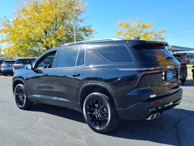 Used 2025 Chevrolet Traverse LT w/ Midnight/Sport Edition AWD/4WD image 8
