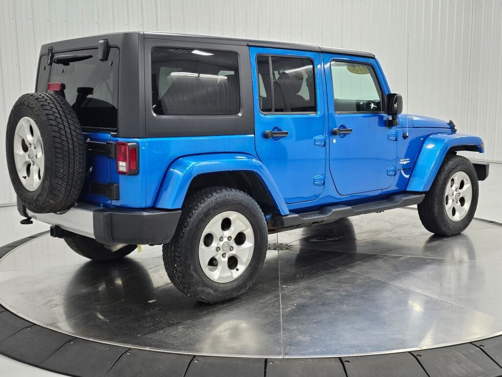 Used 2015 Jeep Wrangler Unlimited Sahara w/ Connectivity Group AWD/4WD image 5