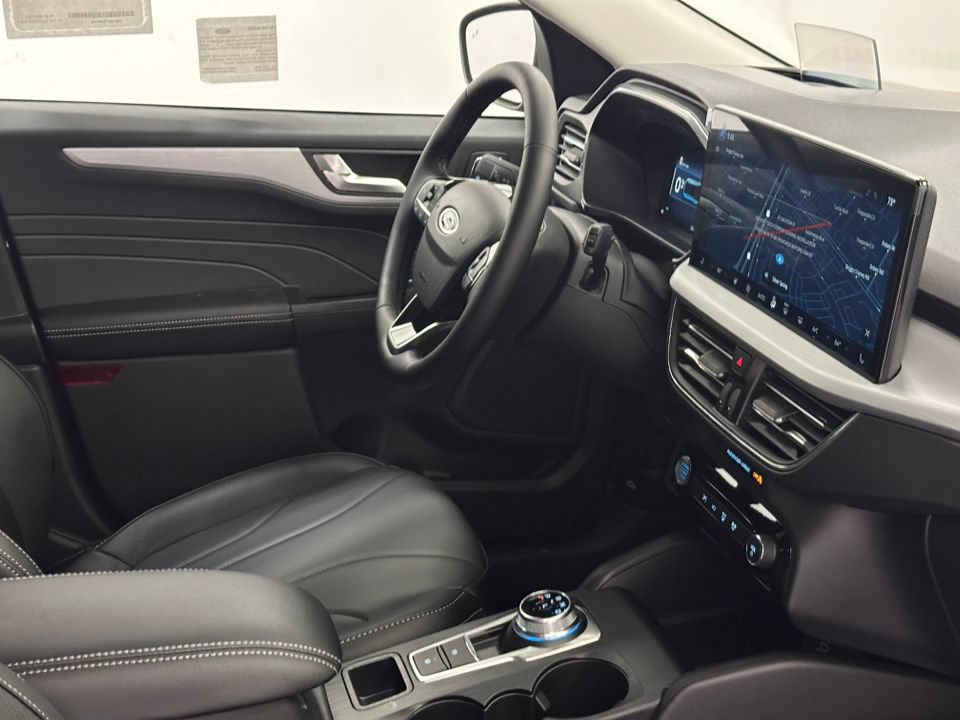 New 2025 Ford Escape SE w/ PHEV Premium Package FWD image 10