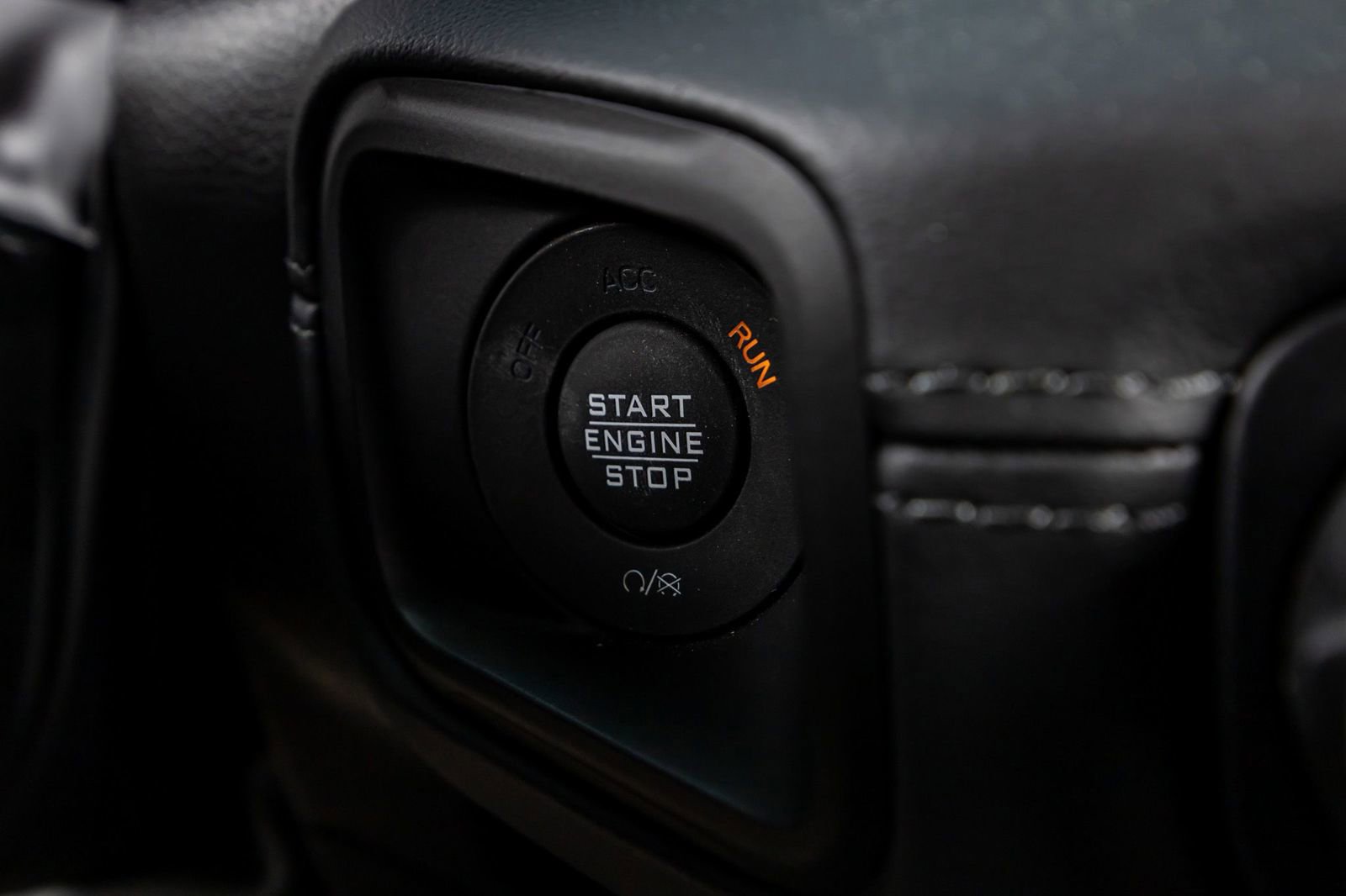 Used 2025 Jeep Gladiator Sport AWD/4WD image 22