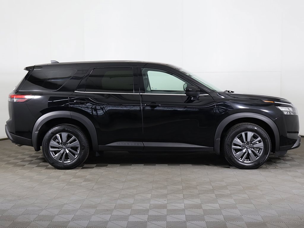 Used 2024 Nissan Pathfinder S image 15